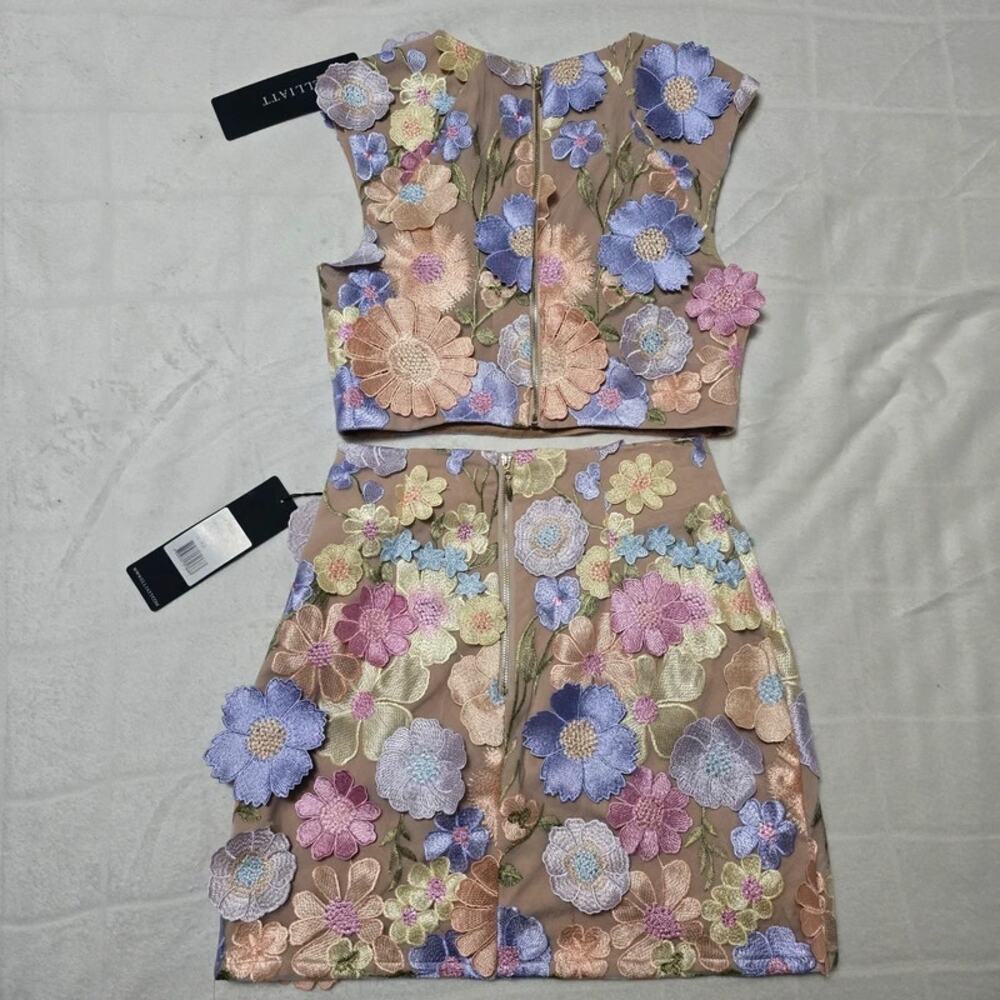 Designer Elliat 2 Piece Pastel Floral Avalynn Mini Skirt & Crop Top Set XS - Picture 9 of 11